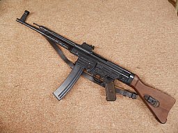 - - - - - - G S T - STG44 - 9mm P.A.K. Sturmgewehr Wehrmacht STG 44