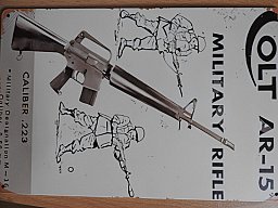 Blech-Werbeschild der Fa. Colt für AR-15