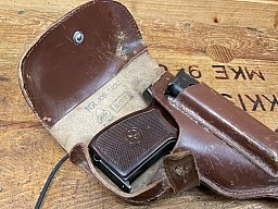 SLP Makarov, Kal.9mmMak. mit 2 Magazinen und Ledertasche!sehr guter Zustand!