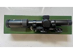 Akah Drückjagdglas 1–4x24 mit Innomount Schnellspannmontage – Blaser Base