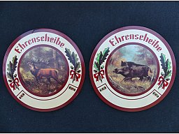 Ehrenscheiben mit 5-Farben-Siebdruck auf Sperrholzplatte