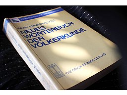 NEUES WÖRTERBUCH DER VÖLKERKUNDE - Walter Hirschbeg