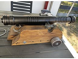 Kanone 30mm (!) mit scharfem und Böller-Beschuss