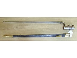 England Tüllenbajonett für Martini Henry mit Lederscheide