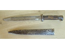 Unbekanntes Bajonett mit Stahlscheide