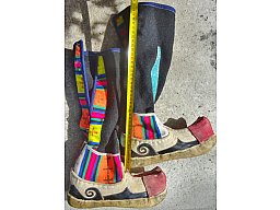 Orig. antike farbenfreudige tibetanische Stiefel