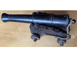 Dikar Spanien, Kal. 69, schussfähige Miniatur-Schiffskanone auf Holz-Lafette