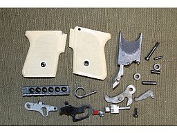 Teile Set für Pistole Walther U. P. Mod. 1 Kal. 6mm teilweise defekt