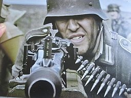 Krieg MG 42 in Stellung auf Blech 20x30 cm 2