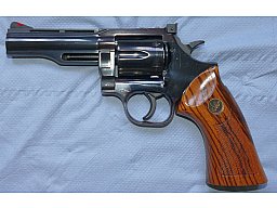 DAN WESSON REVOLVER (VERM. MOD. 15-2) V4, KALIBER .357 MAGNUM – 4 ZOLL LAUF, BRÜNIERT, GELEGENHEIT