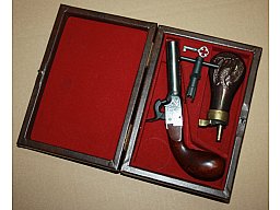 Perkussions Vorderlader Derringer Pedersoli "Liegi" im Kal. 44 -OVP-