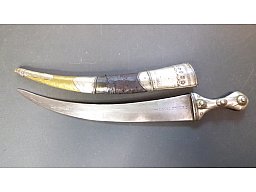 Alter großer Djambia Scheide und Griff teilweise mit Silberblech