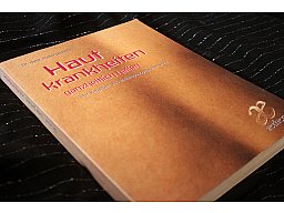 Hautkrankheiten ganzheitlich heilen - Der Ratgeber aus anthroposophischer Sicht Dr. med. L. Jachens