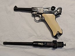 P 08 Luger, im Kal. 9 mm Luger S/42 (Mauserfertigung), mit Wechselsystem, “ Neuwertig üb