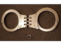 Neuwertig: Handfessel (Profimodell), Handschelle von TCH mit Schlüssel, NP 100 Euro