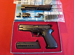 SigSauer P220 im Kaliber 45Auto in OVP mit Wechselsystem 9 Luger/Para nummerngleich!