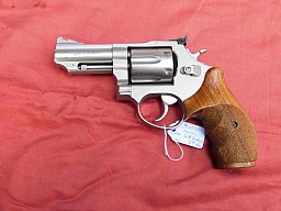 Taurus Mod. 669 Service in Stainless Ausführung, Laufänge 3 Zoll Kal. 357 Mag. Nillgriffschalen