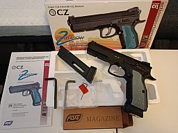 CZ Shadow 2 Schwarz Stahl BB Co2-Pistole 4,5 mm Blow Back (P18) mit zwei Magazinen