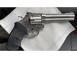 Smith and Wesson Revolver 686 Target Champion