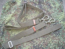 Unbekannte Riemen mit Karabinerhaken, 2 Stk.