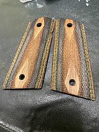 Holzgriffschalen für LAR Grizzly Mark 1