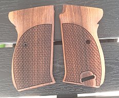 Walther HP / P.38 / P38 / P1 Griffschalen aus Nussbaum-Hartholz mit Fischhaut
