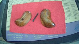 Derringer Noris Twinny und Twi-Nine,Holzgriff-Schalen.