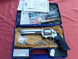 S&W Smith & Wesson Mod. 686-6 mit 7 Schuss Trommel, 6 Zoll Kal. 357 Mag. mit Koffer und Zubehör