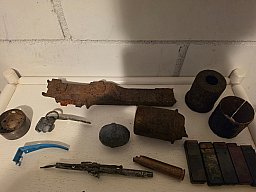 Militaria-Bodenfund Konvolut – Stielhandgranate M43 Teile, Eierhandgranate 17, DM51, MG-Teil