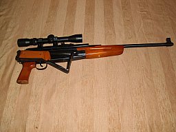 Luftgewehr cal 4,5 mm im Kalaschnikov Stiel mit Zielfernrohr