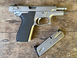 Smith & Wesson Model 5906 stainless steel 9mm Pistole