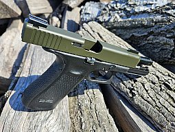 Halbautomatische Pistole Glock 17 Gen5 im Kaliber 9 mm Luger mit Glock Performance Trigger