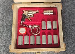 Xythos 2mm Pinfire Miniatur-Revolver in Holz-Schatulle