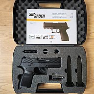 Sig Sauer P320 Schreckschusspistole – Kaliber 9mm P.A.K. (PTB 1038) – Top-Zustand mit 2 Magazinen