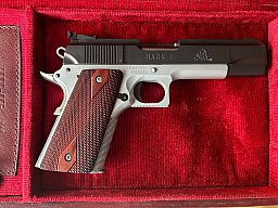 LAR Grizzly .357 mag / .45 win mag