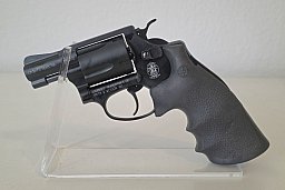 NEUER SMITH & WESSON CHIEFS SPECIAL MIT HOGUE GRIFF UND LEDERHOLSTER