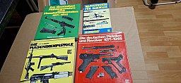 4 ältere Waffen Bücher