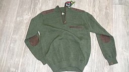 Foresta Pullover mit Stehkragen und Reißverschluss. Material: 60 % feine Merinowolle, 40 % Polyamid