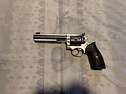 Ruger GP100, 6 Zoll, Kaliber .357 Magnum, mit =>1.000-g-Matchabzug und LPA Visierung im Koffer