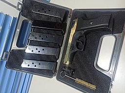 Record 2015 9 mm Pak plus 5 Magazine Neu