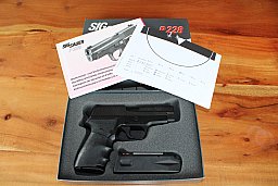 Neuwertige Pistole Sig Sauer P228 9mm Luger umgebaut auf 4mmM20