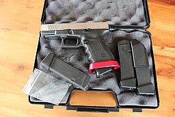 Seltene Pistole Caspian Glock 23 im Kal. .40S&W für Sport oder die Sammlung