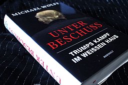 UNTER BESCHUSS - Trumps Kampf im weissen Haus Michael Wolff