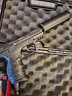 Walther P22 mit Schalldämpfer