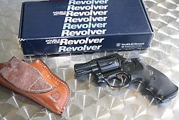 Revolver Smith & Wesson, Modell 36, im Kaliber 38 Special, mit Zubehör