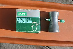 RCBS Pulverfeindosierer Powdertrickler