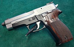 Pistole SIG Sauer P226S im Kaliber 9mm Luger
