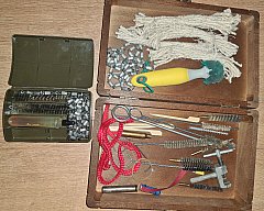 Umfangreiches Reinigungsmaterial/Zubehör/Set Ketten, Dochte, Bürsten, Bundeswehr Holzbox/Kiste