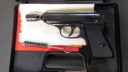 Ältere Schreckschuss Pistole Walter Mod. PPK Kal. 315 K, PTB Nr. 585 Beschreibung Kiste