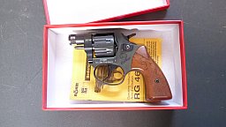 Älterer Signalrevolver RÖHM Mod. RG 46, Kal. 6 mm Flobert PTB Nr. 861 mit Beschreibung im Karton